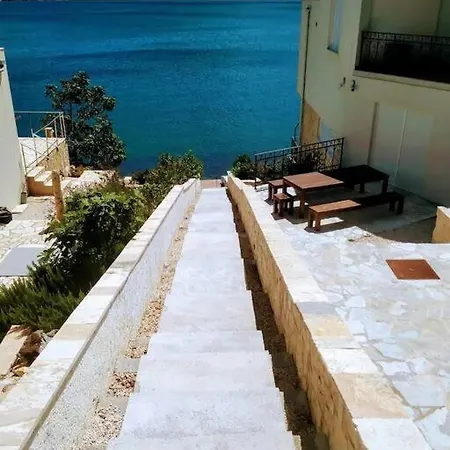 Simon Villa